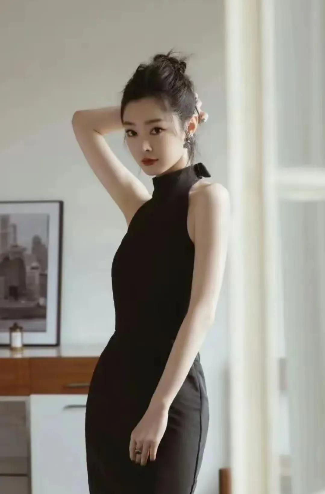 宋轶的头肩比，腰臀比，堪称艺术品的存在！身材匀称，非常完美！