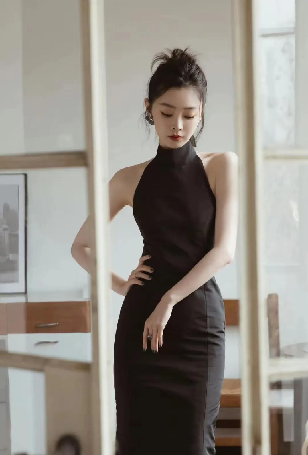 宋轶的头肩比，腰臀比，堪称艺术品的存在！身材匀称，非常完美！