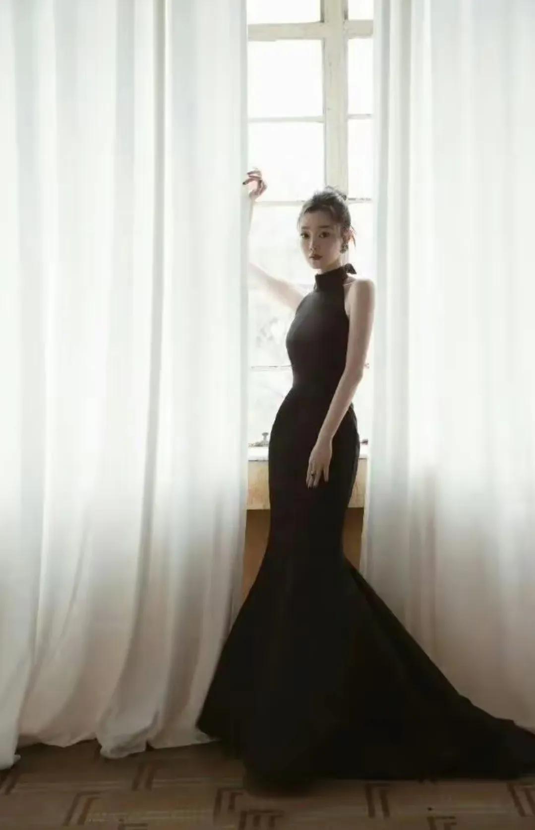 宋轶的头肩比，腰臀比，堪称艺术品的存在！身材匀称，非常完美！