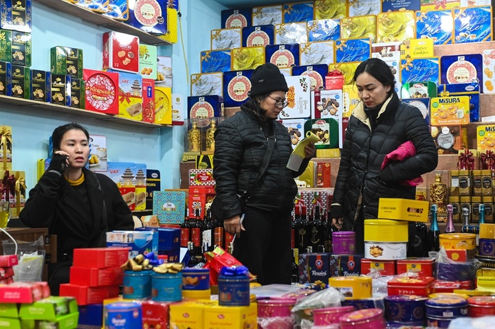 Dự kiến năm nay sẽ nâng mức giảm trừ gia cảnh khi tính thuế thu nhập cá nhân. (Ảnh: Thạch Thảo)