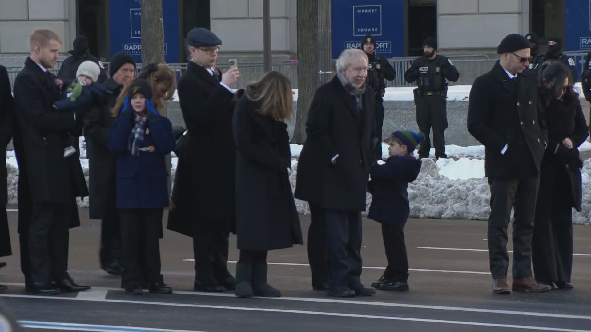 Jimmy Carter's family arrives to ceremony at U.S. Navy Memorial