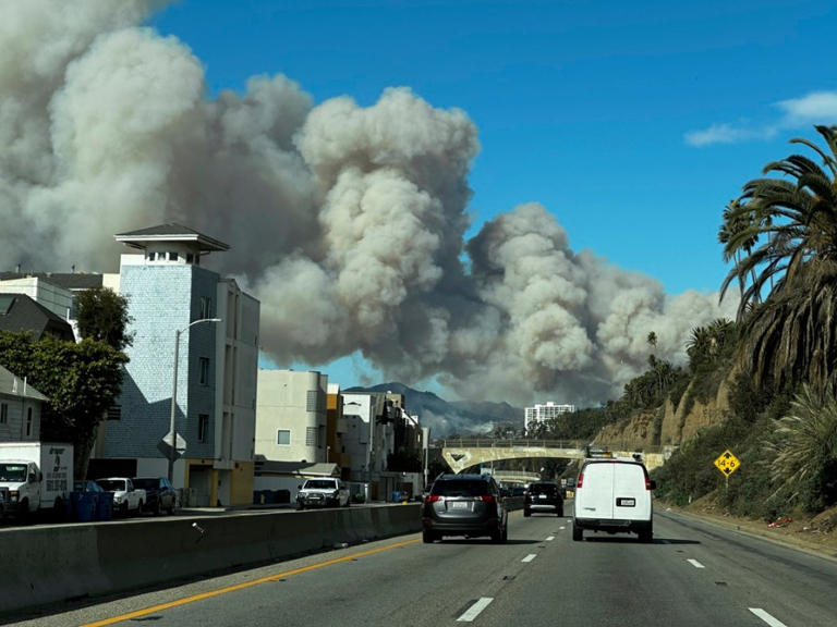 Evacuations ordered as fastmoving Pacific Palisades blaze erupts in