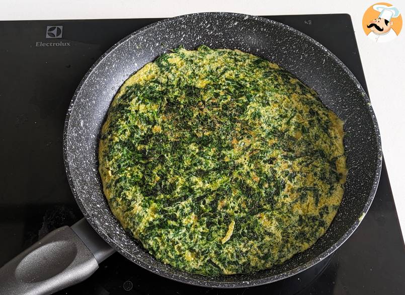 Spinat-omelett, der einfache und schmackhafte vegetarische zweite gang