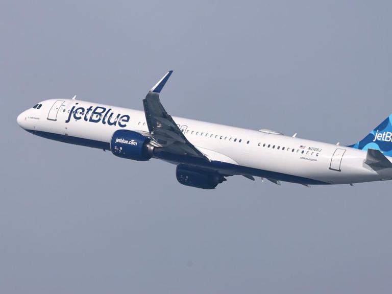 2 found dead in JetBlue landing gear compartment after flight, airline says