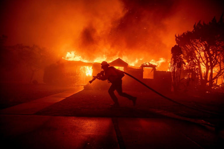 Palisades Fire in Los Angeles scorches 2,921 acres; many homes burned