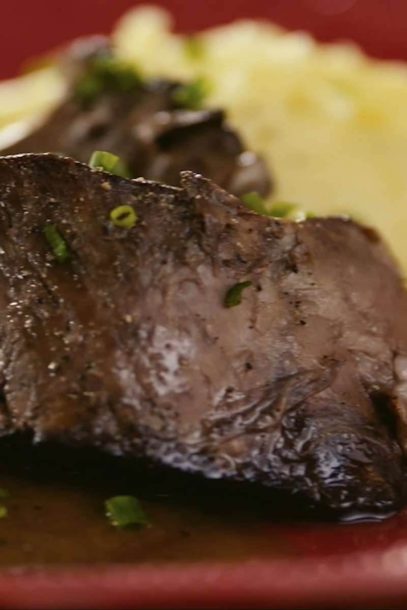 Zarter Prosciutto di Manzo al Barolo mit cremigen Kartoffeln