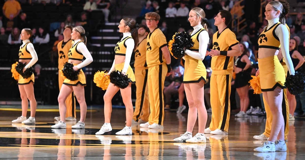 Iowa Cheerleader Taken Out In Stretcher After Injury During Hawkeyes