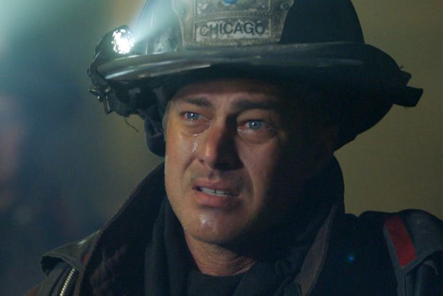 Chicago Fire”, “Med” and “P.D.” Crossover First Look Shows Taylor Kinney in  Tears and Favorite Characters in Peril (Exclusive)