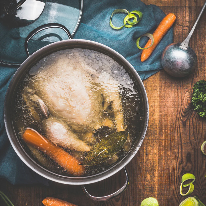 Khi luộc gà nên đặt úp hay ngửa?