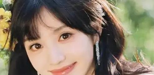 田曦薇张艺凡:正是藏不住的年纪，绽放青春的光彩