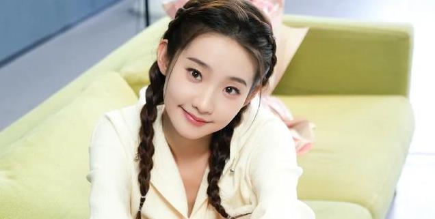 田曦薇张艺凡:正是藏不住的年纪，绽放青春的光彩