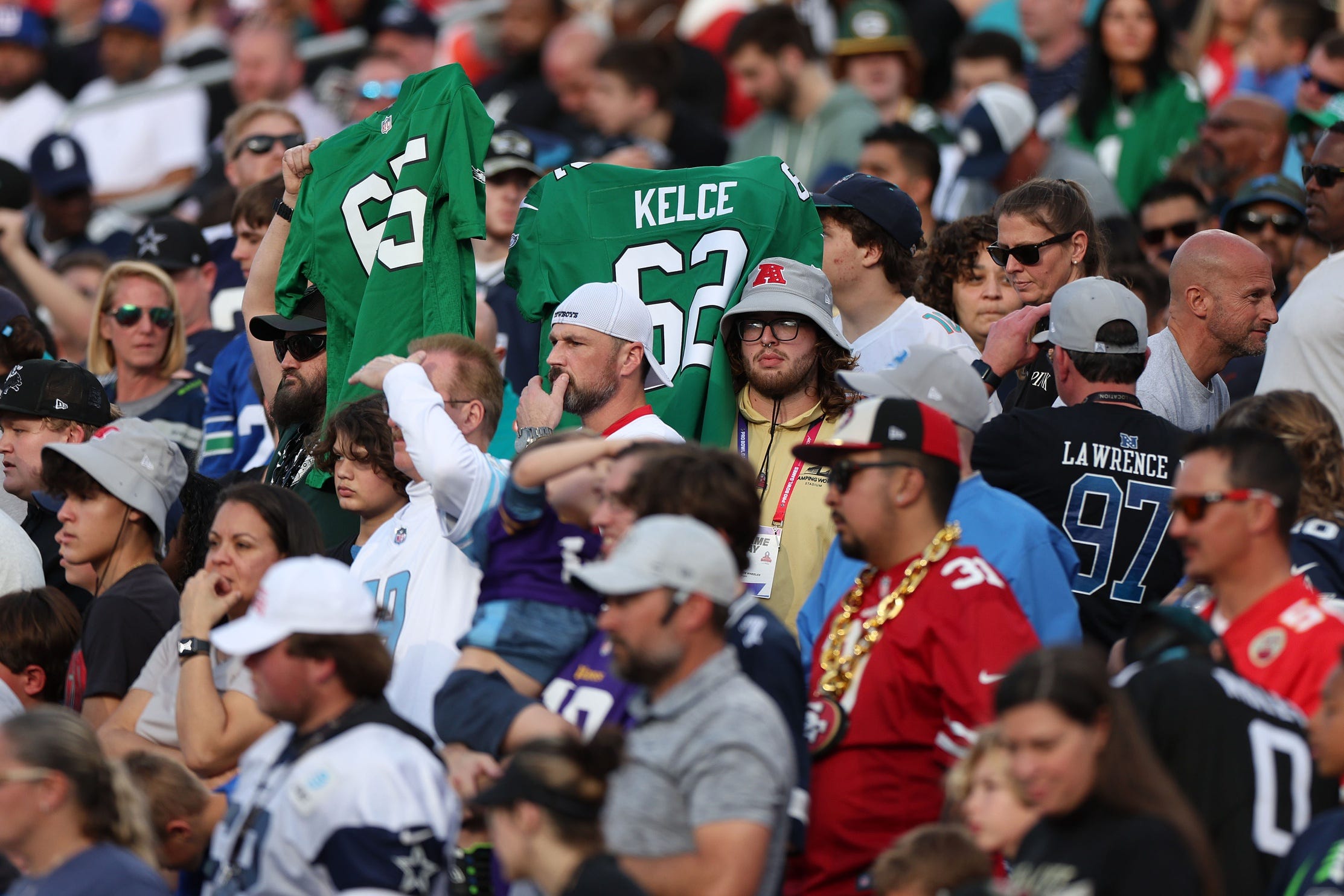 3 people accused in scheme to sell 200K worth of Eagles memorabilia
