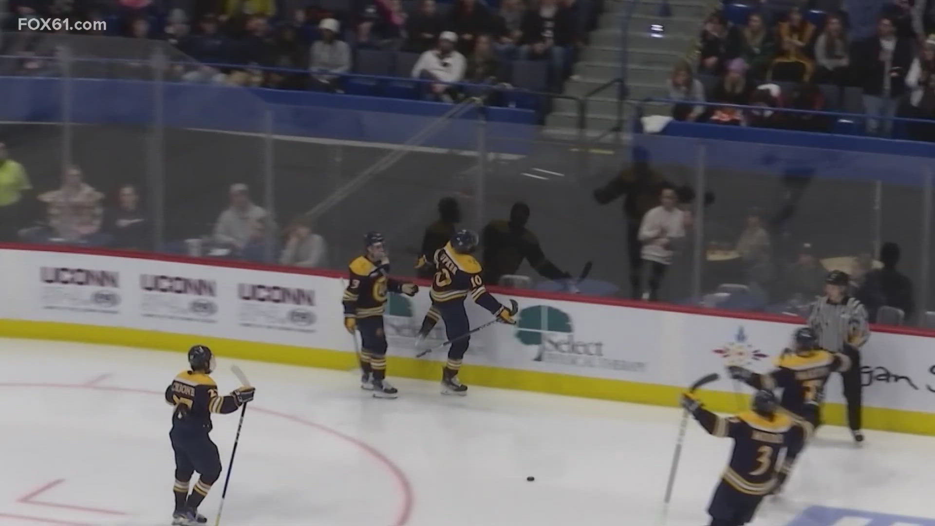 Quinnipiac men's hockey looks to defend titles at 'Connecticut Ice