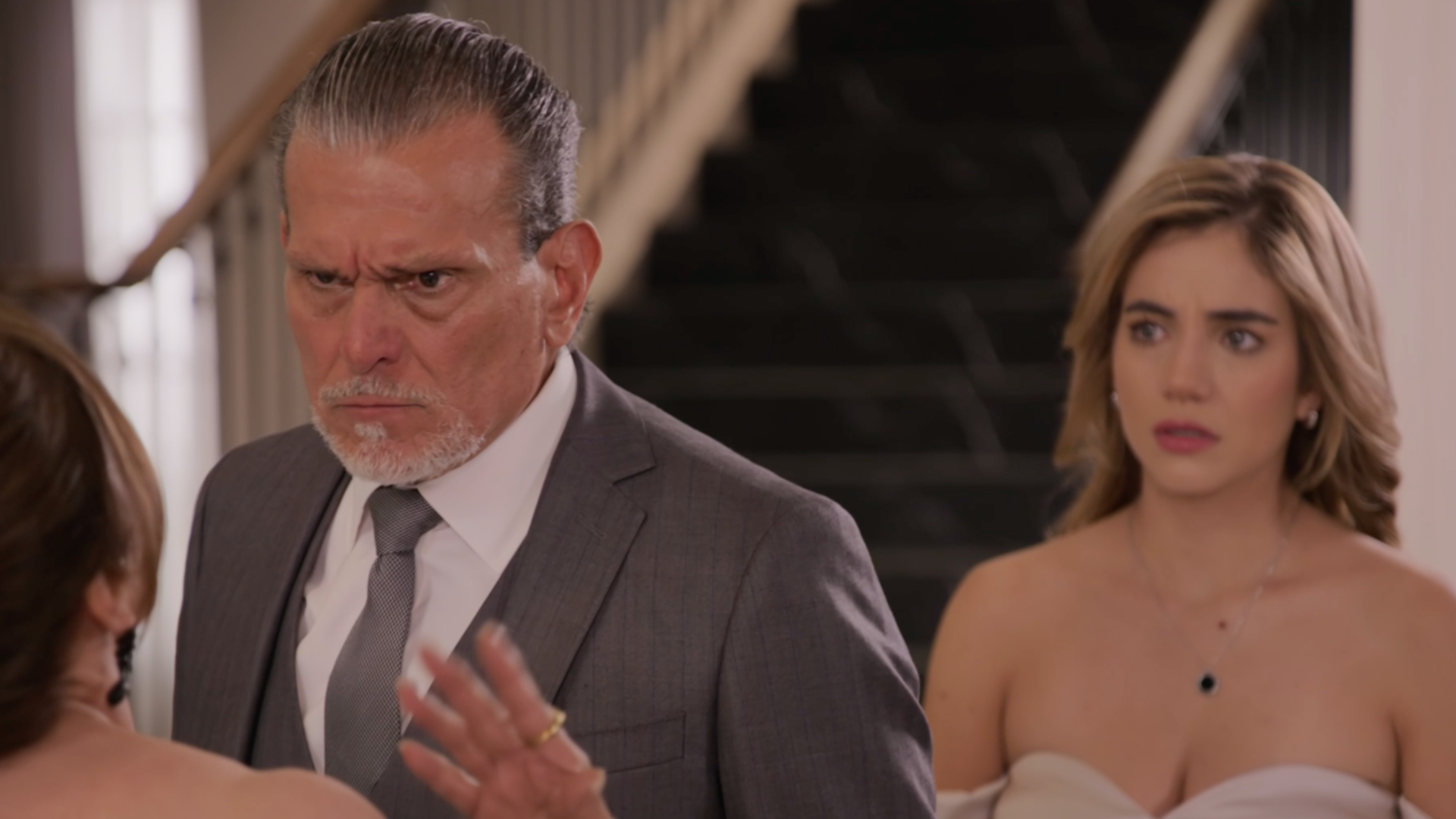 ¡Luis corre sin piedad a Ofelia de la casa! Ve lo que pasó en 'Las Hijas de  la Señora García'