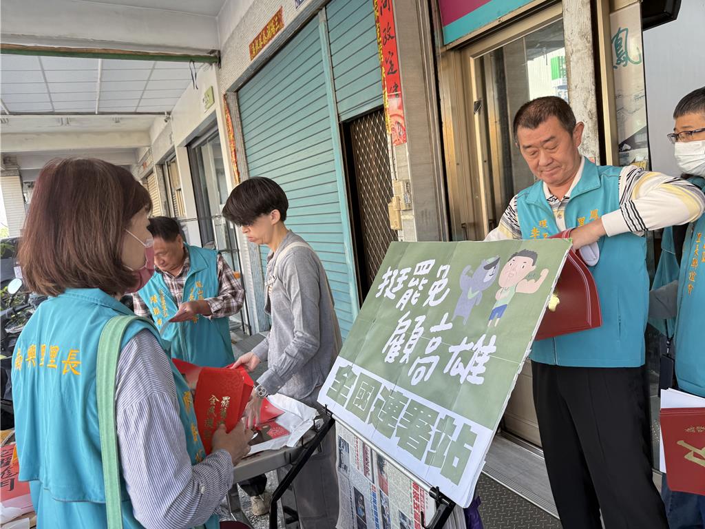 許智傑指出，很多旅居高雄的外地民眾，遇到他時經常表示想要參與連署，但可能礙於距離問題，無法回戶籍地參與連署，因此就想要設立個據點，提供民眾就近連署。（紀爰攝）
