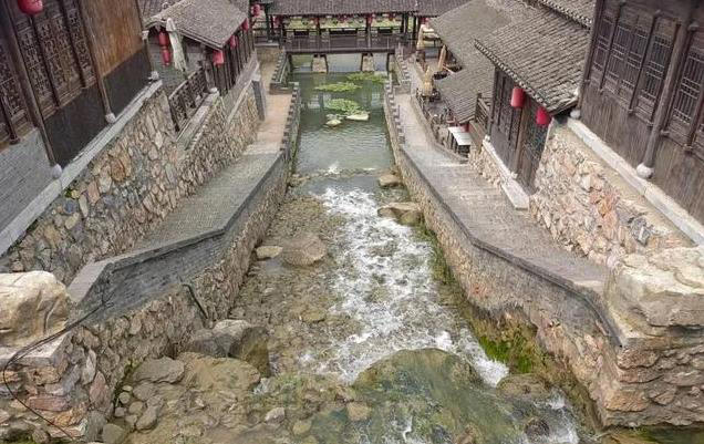 江苏最成功的“仿古村”，位于镇江，乾隆皇帝曾经六次驻足