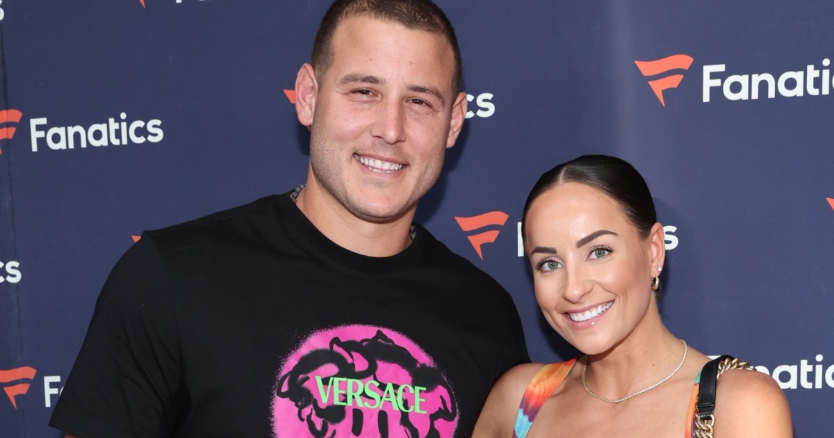 Anthony Rizzo & Wife Emily Announce They Are Expecting Their First Child