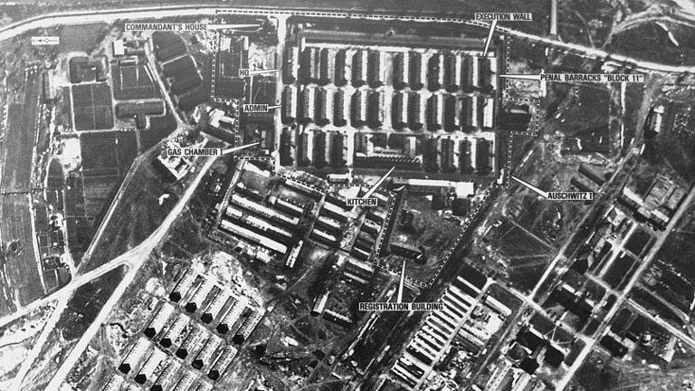 Una fotografia aerea del campo di concentramento di Auschwitz-Birkenau in Polonia, 4 aprile 1944 AP/AP