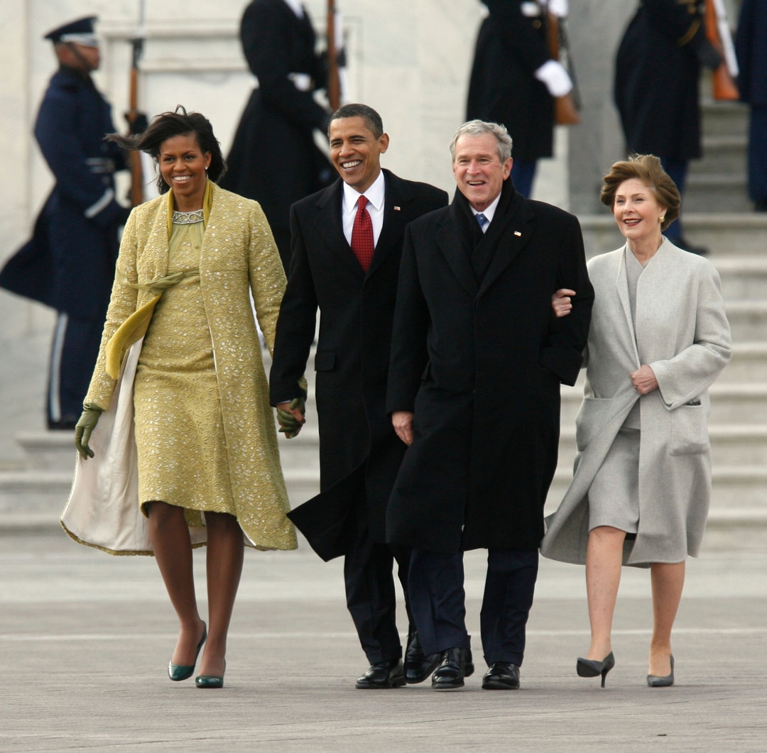 Inside the Obamas and Bushes’ Unexpected Friendship(01)