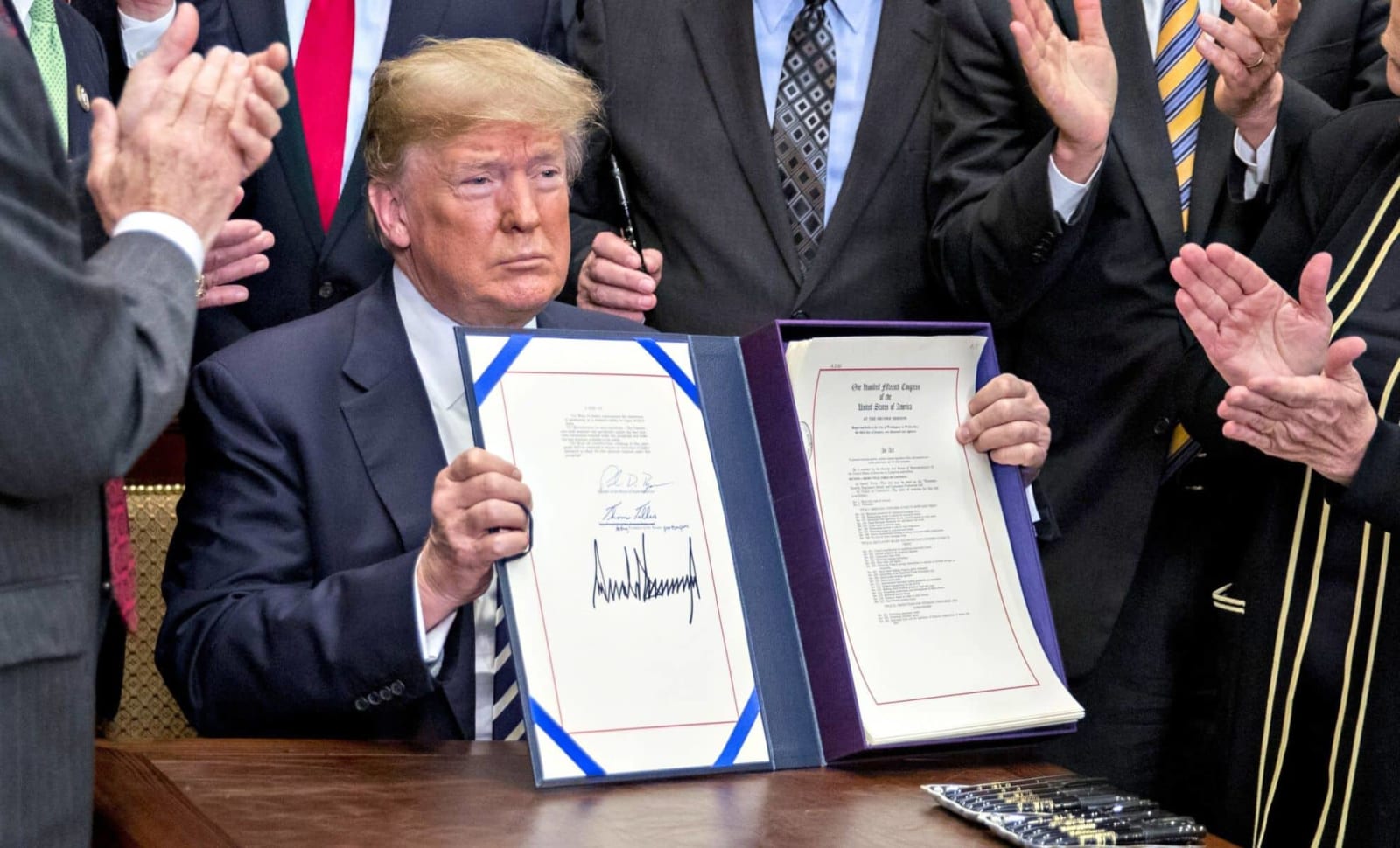 JPMorgan పై Trump చట్టపరమైన బెదిరింపు డీబ్యాంకింగ్ చర్చను ముందుకు తెస్తోంది