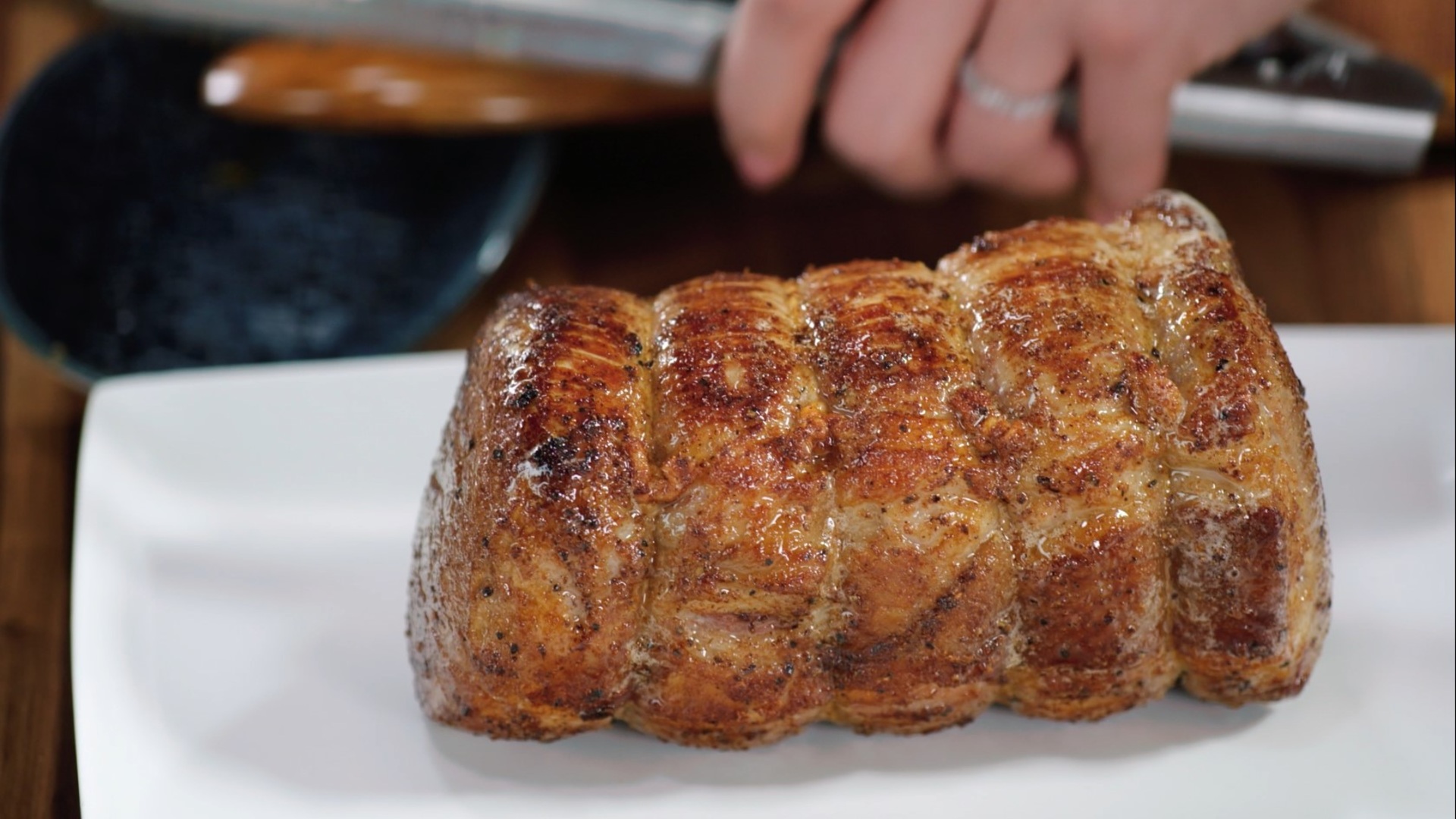 Perfekter Multicooker-Braten mit aromatischem Einreiben und Rundauge