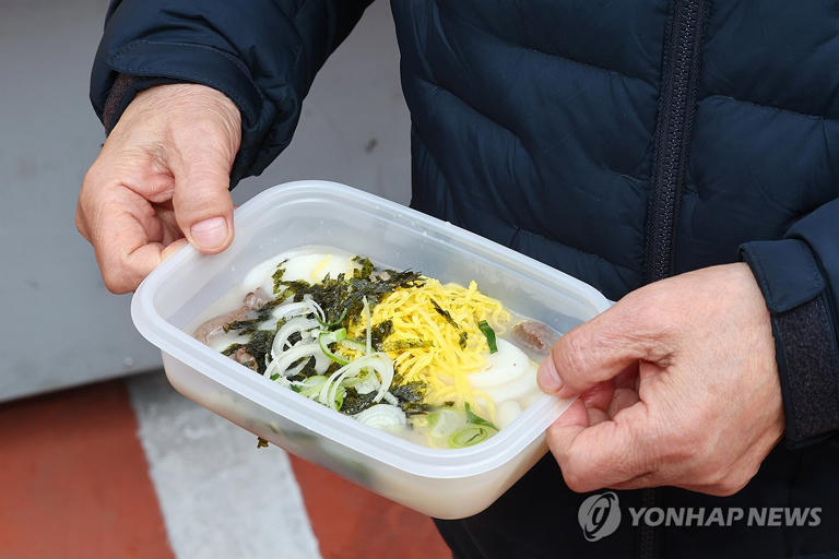 '설 연휴에 따듯한 떡국 한 그릇'