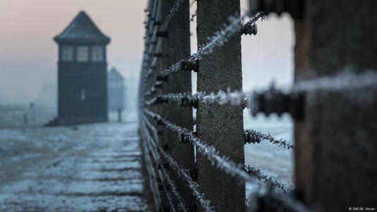 A cada ano, o memorial de Auschwitz recebe mais centenas de milhares de visitantes