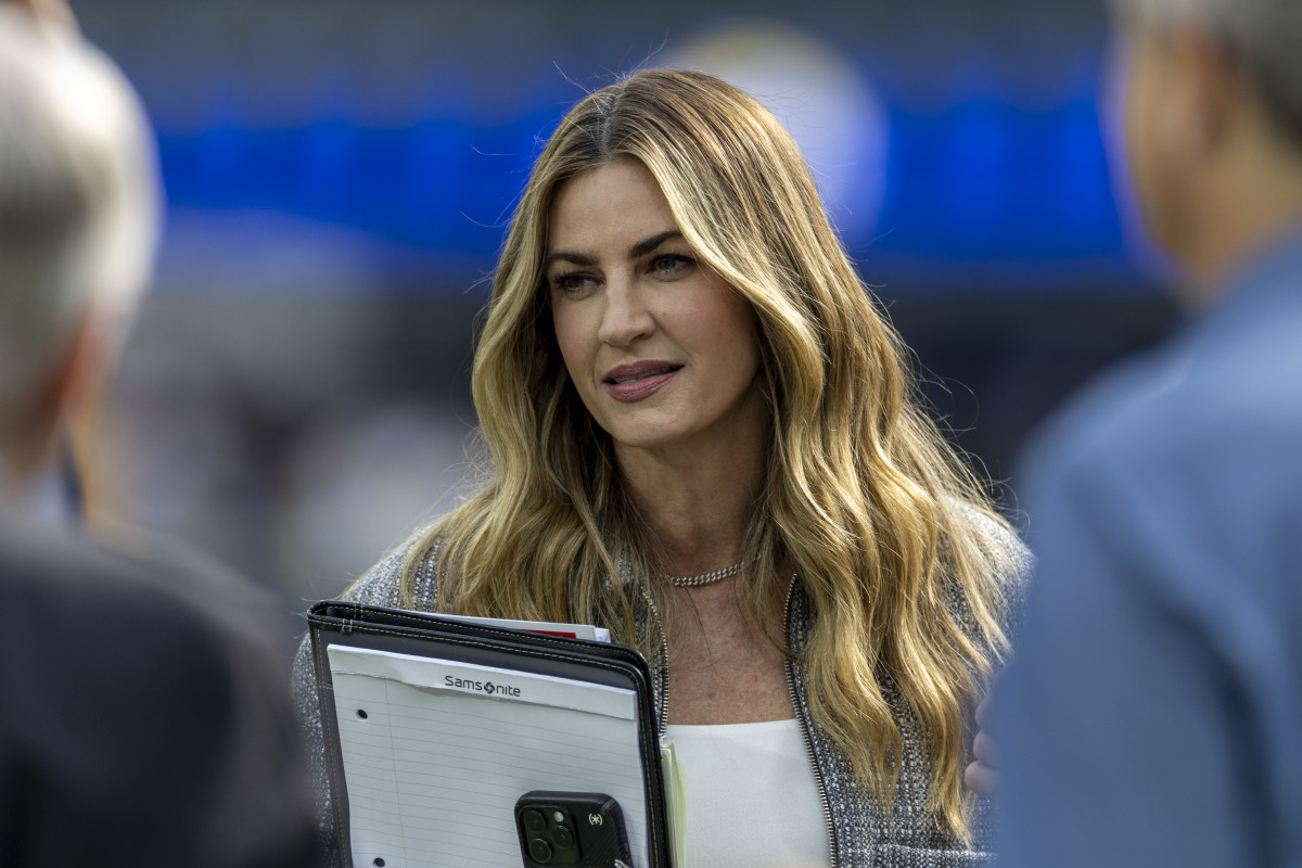 Erin Andrews Considering Drastic Change To Her Appearance