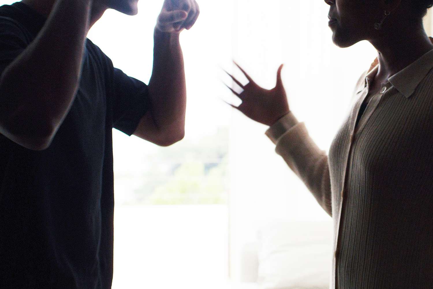 Woman Upset at Boyfriend for Bringing His CoWorker Into Their Bedroom(00)