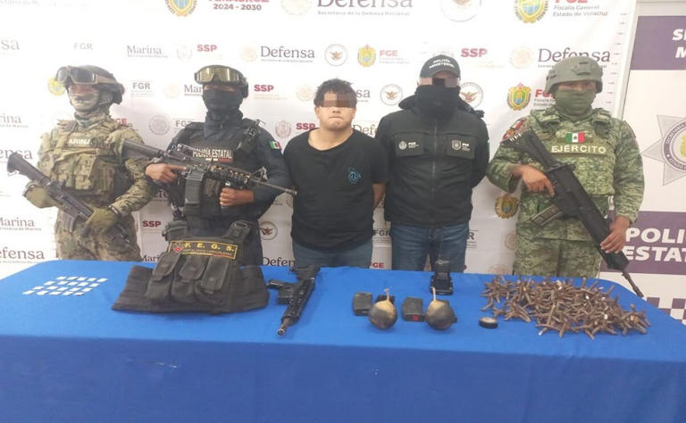 Ejército y Guardia Nacional aseguran armas y explosivos en Veracruz; detienen a 5 personas. Foto: Especial