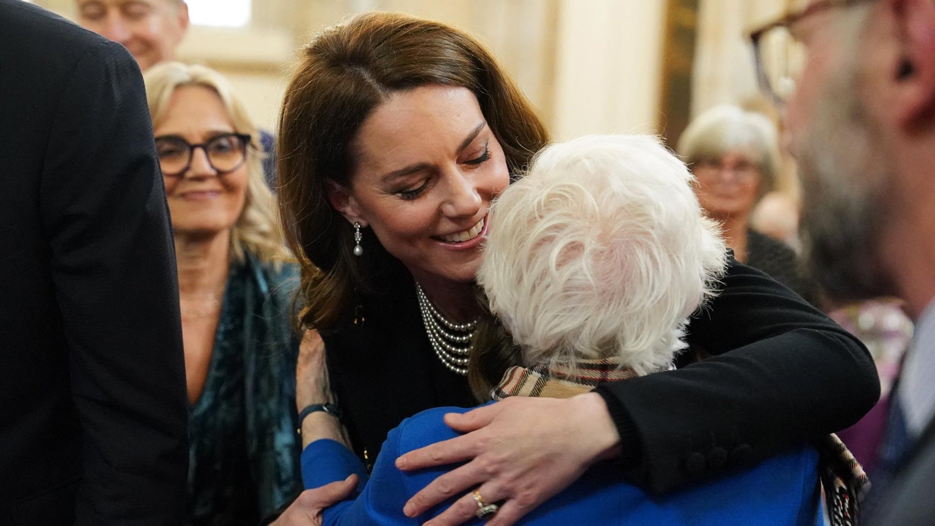 Kate Middleton Hugs Survivor During Holocaust Memorial Day Event(00)