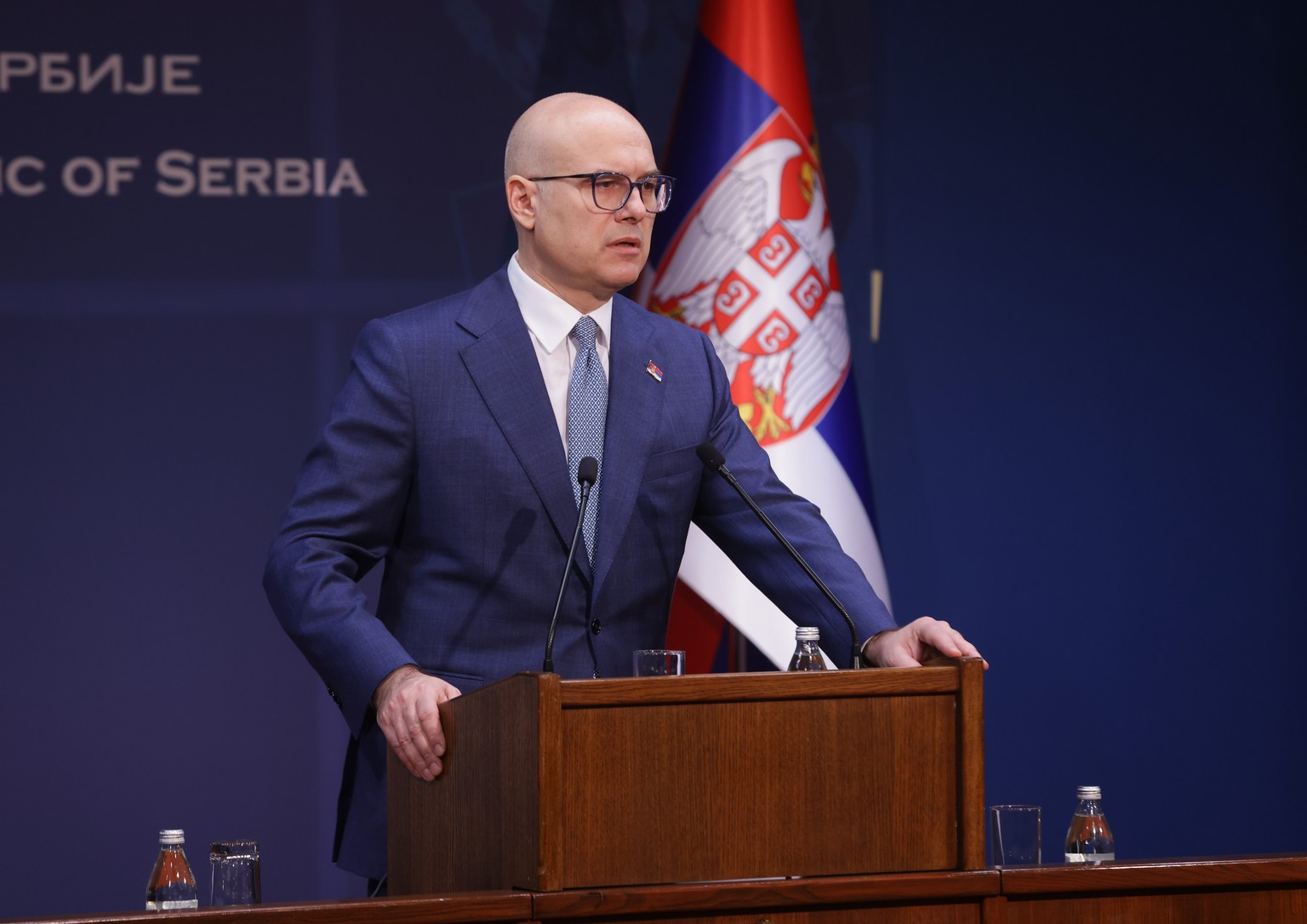 Serbischer Premierminister Vucevic tritt zurück