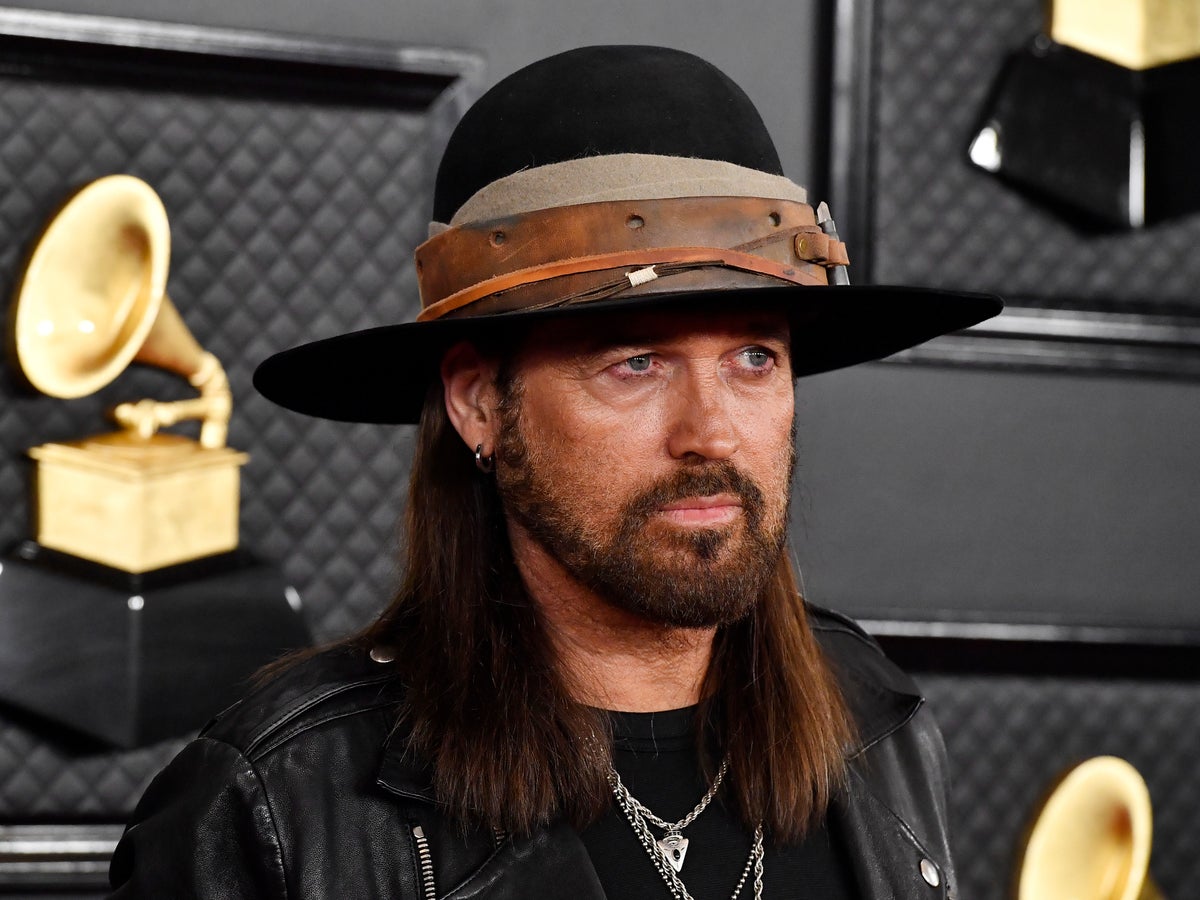 Billy Ray Cyrus breaks silence after son Trace’s emotional letter(01)