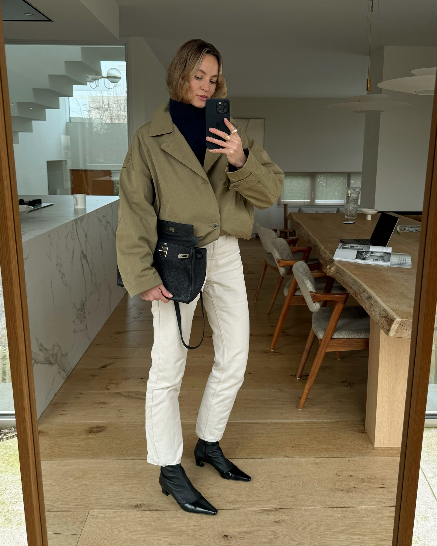 7 easy cool-girl outfits with jeans that Scandi women are currently ...
