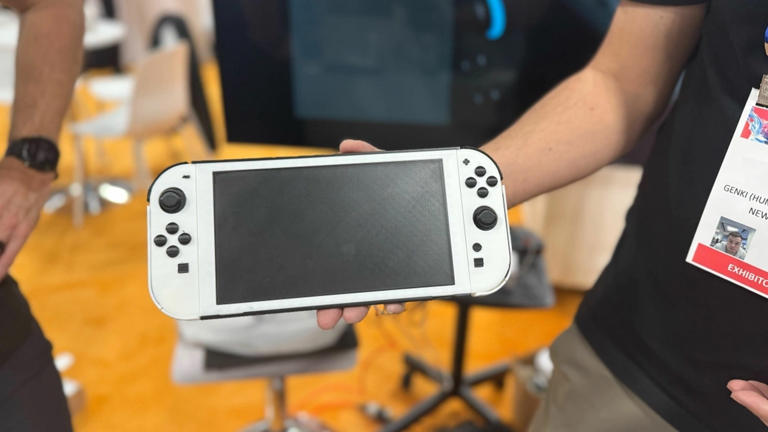 Nintendo Switch 2 hands-on photos appear online, as case Nintendo Switch 2 hands-on photos appear online, as case