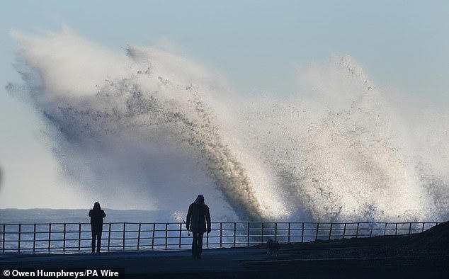 Met Office issues new amber warning as temperatures drop to -12C