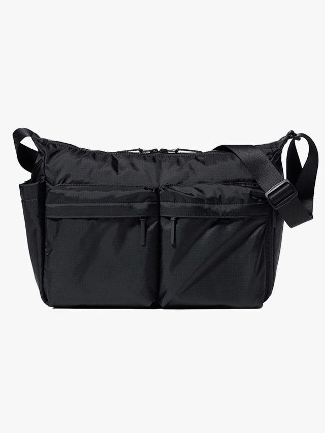 This $20 Shoulder Bag Might Be Uniqlo's Best Black Friday Deal