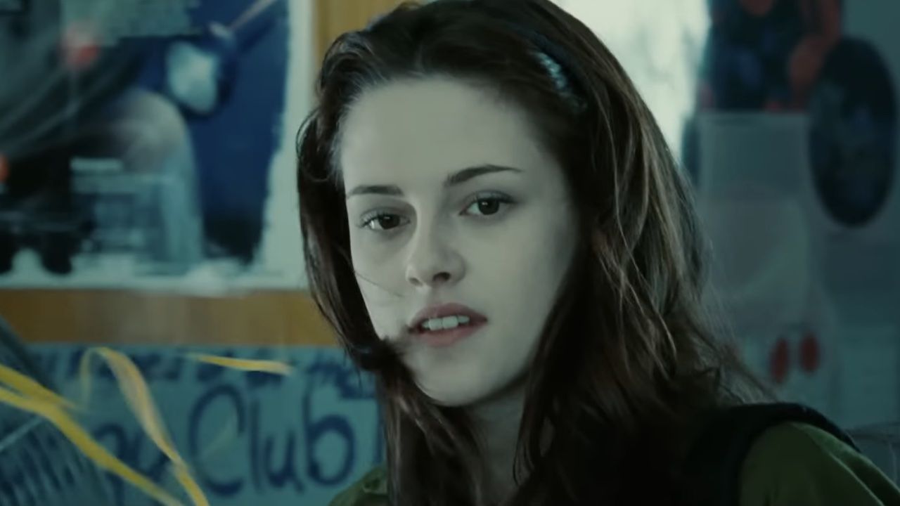 The Funny Story Behind How A Life-Sized Kristen Stewart Replica Got ...