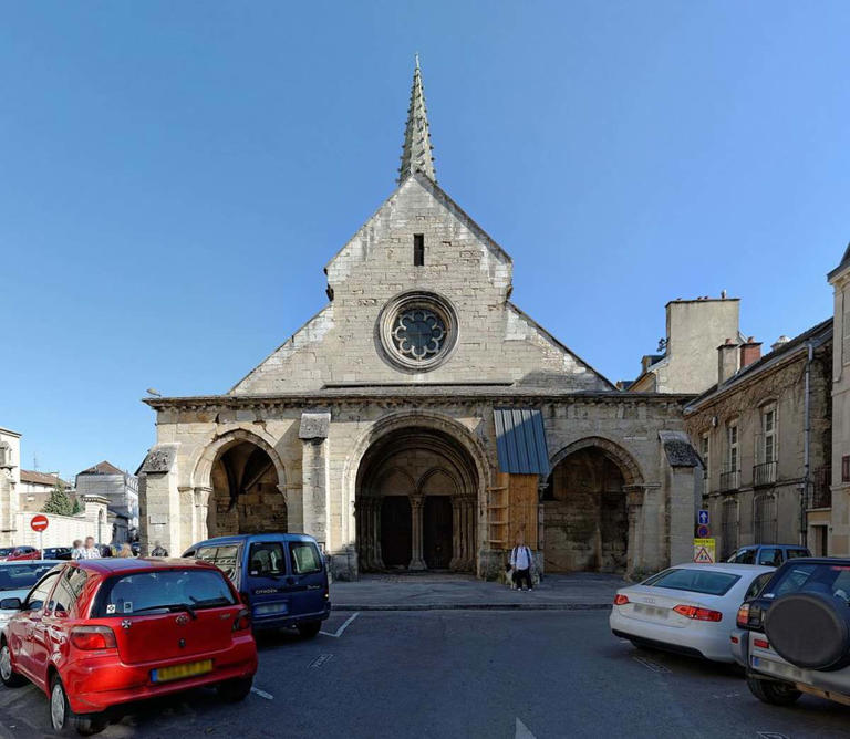 Image of Dijon Église Saint-Philibert (Image Source: Wikimedia Commons| Photo by François de Dijon)