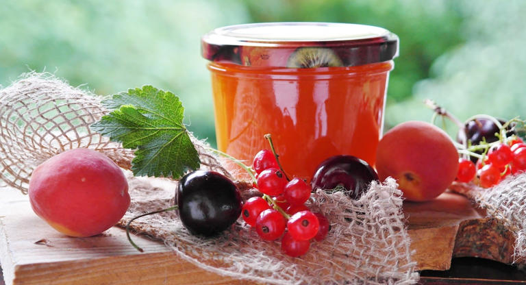 Os ingredientes recomendados pela especialista incluem alimentos que são fontes ricas de fibras, vitaminas, minerais e gorduras boas, evitando produtos com alto teor de açúcar, sal ou gorduras saturadas.