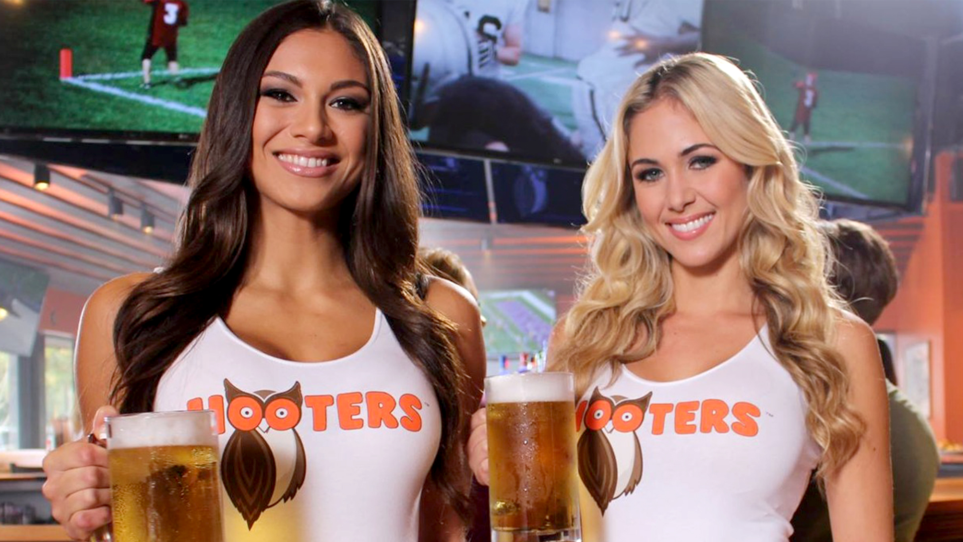 The Reason Why Hooters Is Struggling To Stay In Business