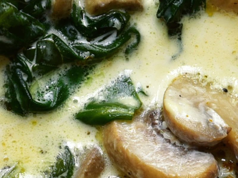 Köstlich-cremiger Genuss: Blitz-Rezept für Hähnchen in Parmesansoße