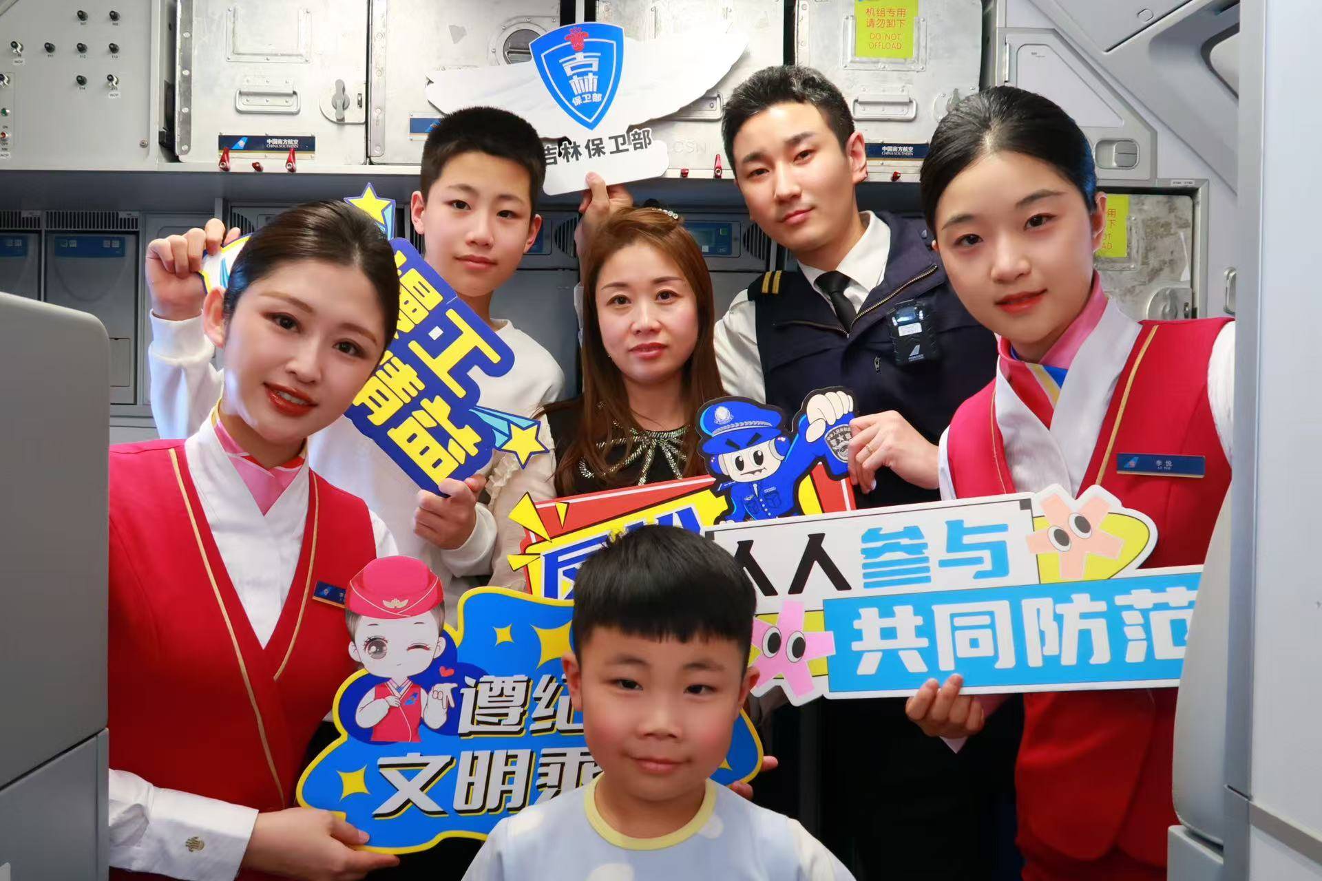 南航吉林航班上演反扒“實(shí)戰(zhàn)課”，旅客直呼實(shí)用！