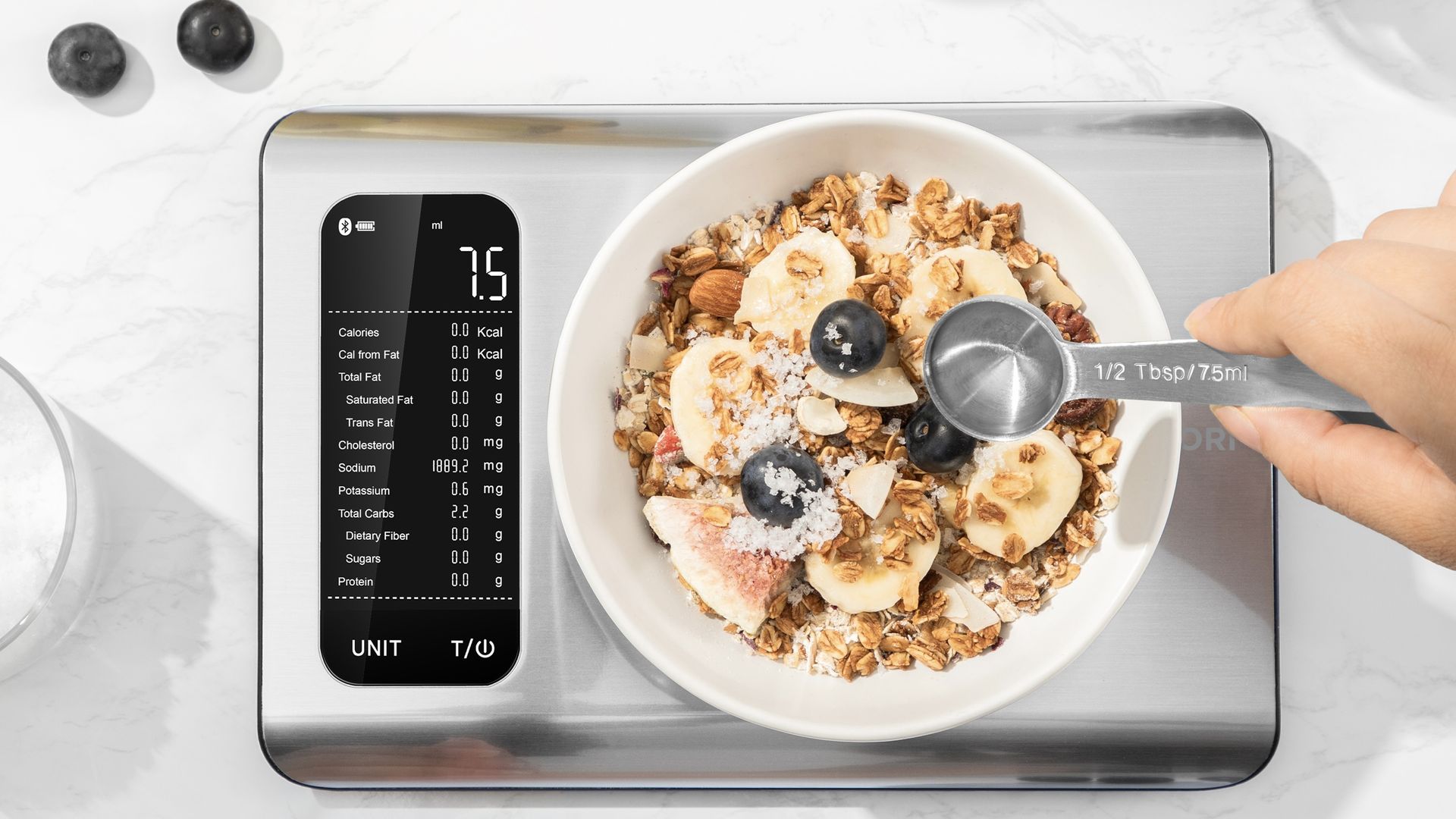This smart kitchen scale will track protein, carbs and calories in your