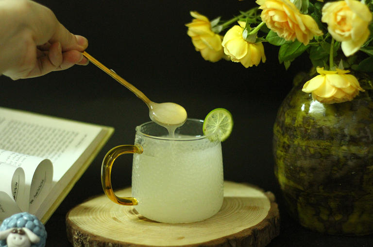 Sắn dây có nhiều dưỡng chất góp phần tăng cường sức khỏe xương, cải thiện triệu chứng của tiền mãn kinh. 