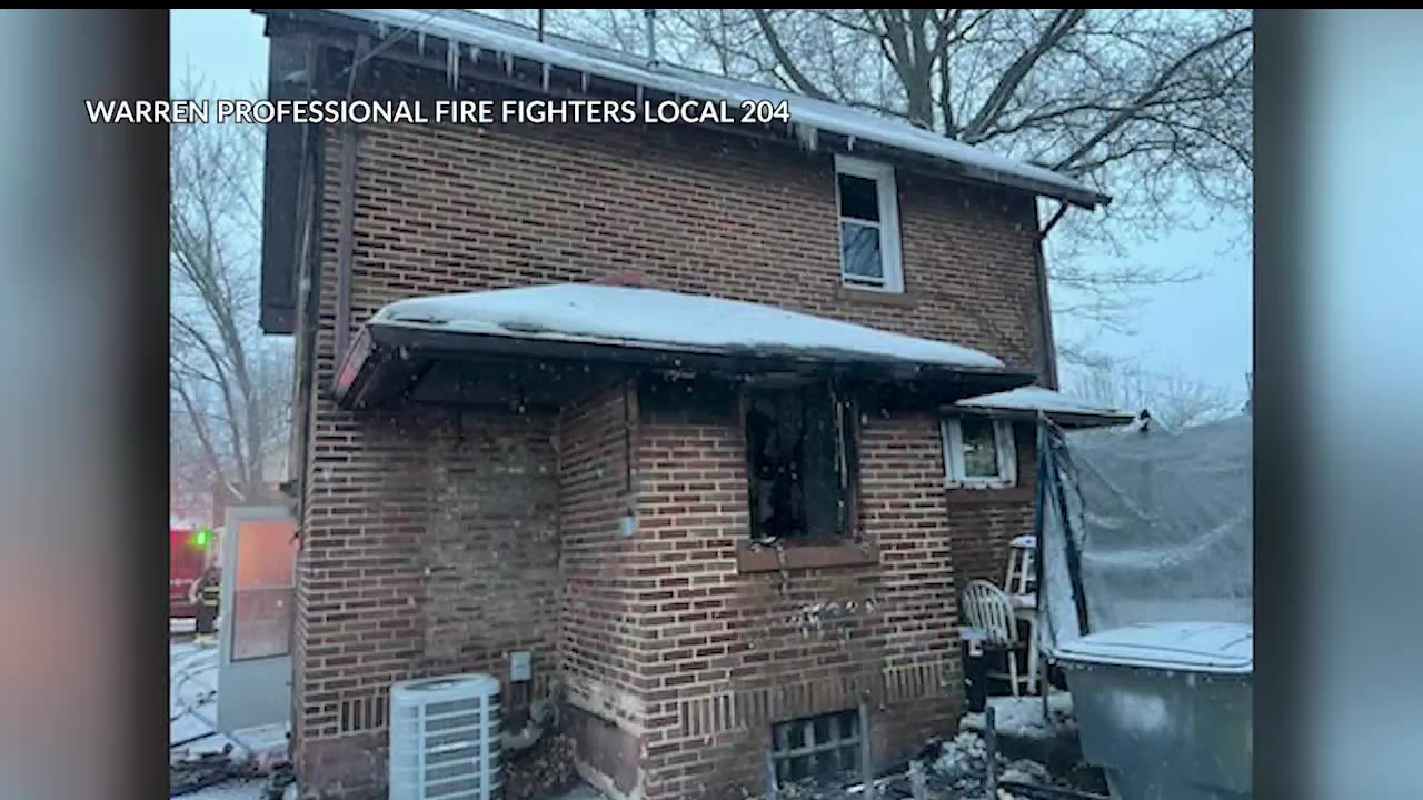 3 children taken to hospital after Warren house fire(02)