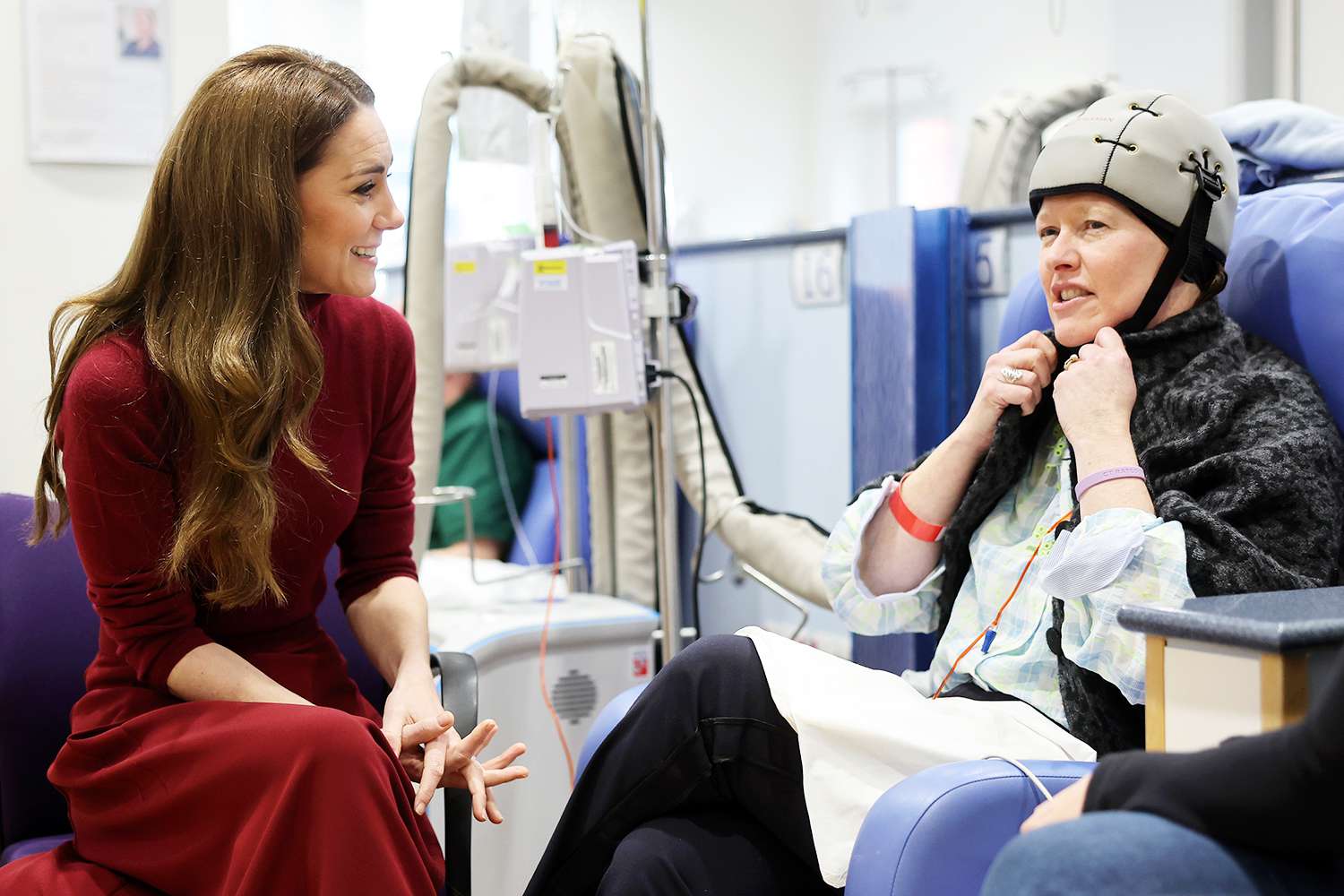 Kate Middleton Shares She 'Didn't Have to Have' Cold Cap Therapy During(02)