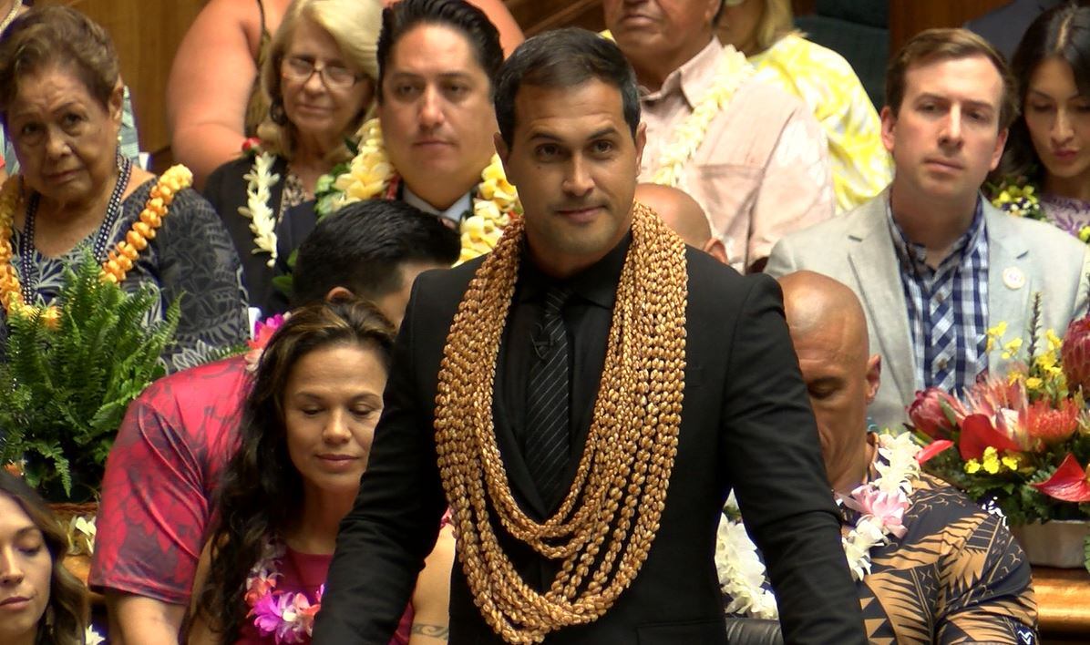 Senator defends ‘mahu’ remarks in one of two controversies on