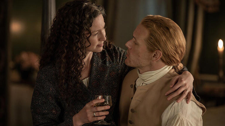 Outlander: Temporada 7 | Disney+Ao finalizar a primeira parte da sétima temporada de Outlander, Claire, Jamie e o jovem Ian deixam as colônias e chegam a sua amada terra natal: Escócia. Os perigos da guerra os obrigam a escolher entre estar ao lado daqueles que amam e lutar pela terra que transformaram em seu lar.     Estreia: sábado 