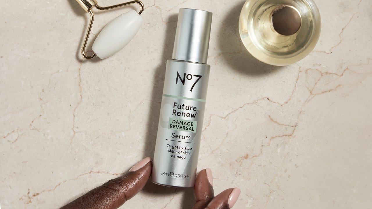 Scouted Bethenny Frankel Swears by No7’s Under 50 AntiAging Serum
